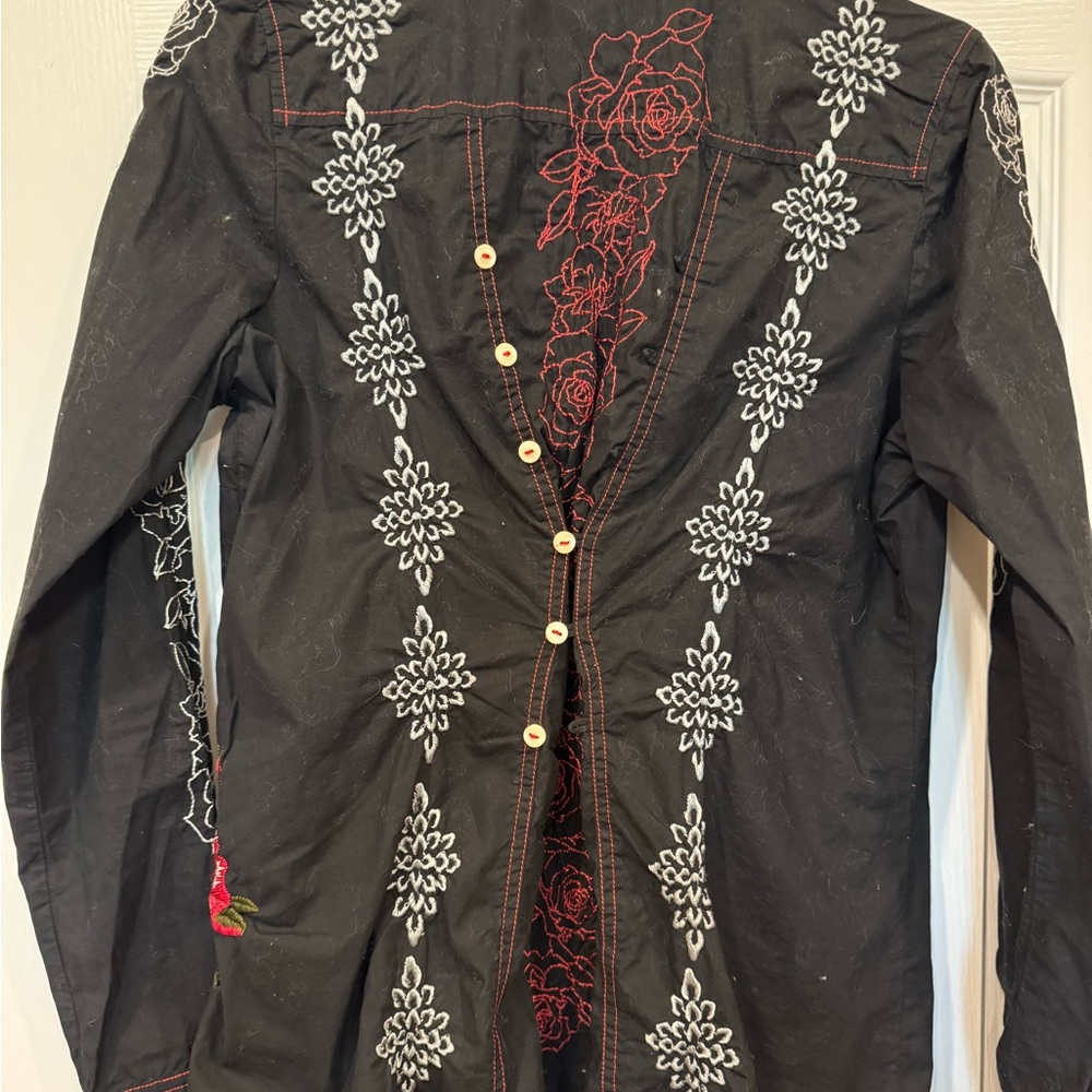 3J Workshop Republic Clothing Black Button-Down Shirt with Red Rose Embroidery - Picture 2 of 4
